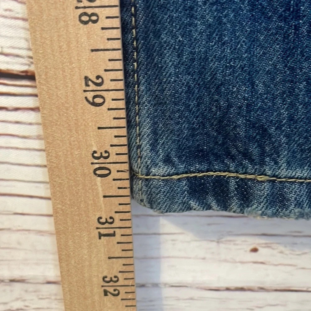 Levis - Picture 8 of 11